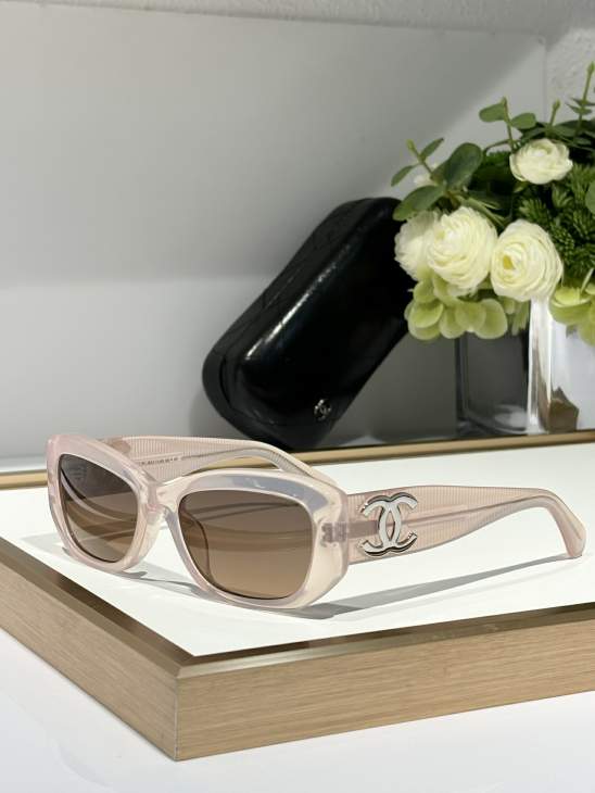 Picture of Chanel Sunglasses _SKUfw76989916fw